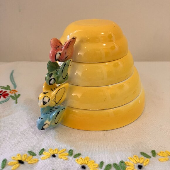 Vintage Bees on Beehive Measuring Cups x 4 Made in Japan 1950's - Picture 2 of 12
